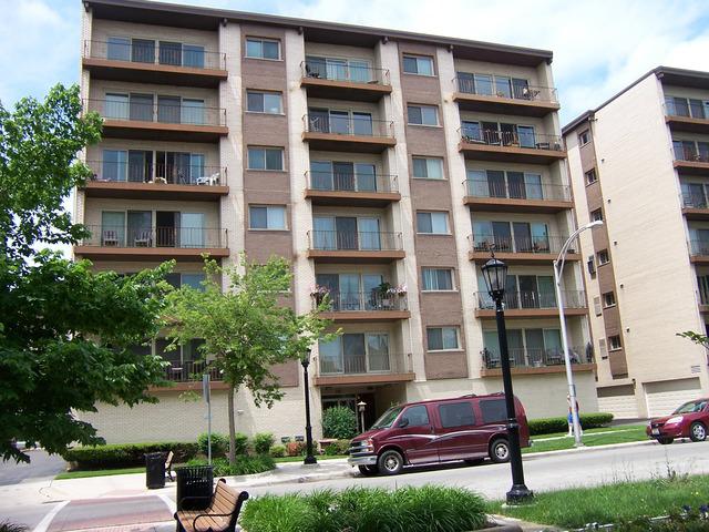 251 Marengo Ave. #5E, Forest Park, IL 60130
