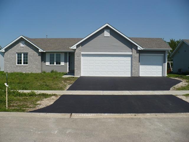 602 Pierce St., Creston, IL 60113