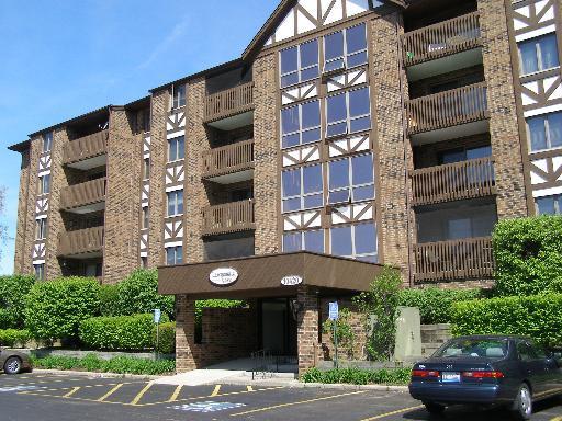 10420 Circle Dr. #17, Oak Lawn, IL 60453