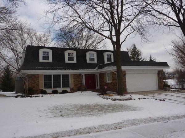 715 Huntington Ln., Schaumburg, IL 60193