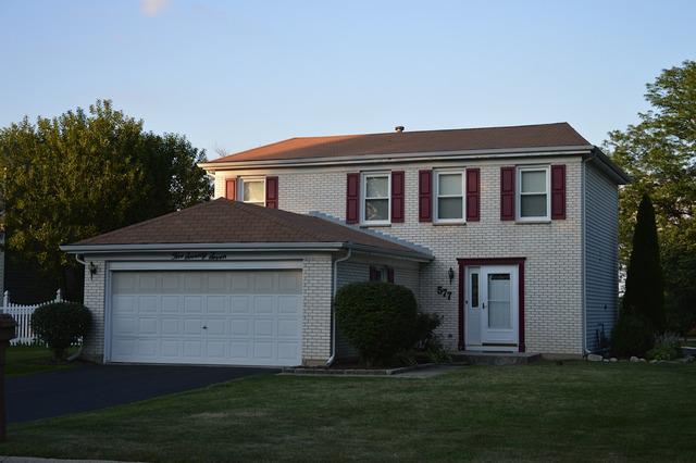 577 Iroquois Tr., Carol Stream, IL 60188