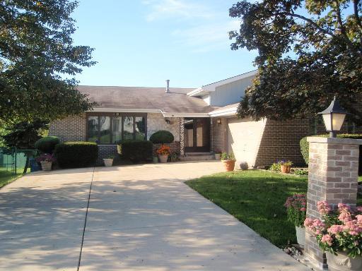 8805 W 98th Pl., Palos Hills, IL 60465
