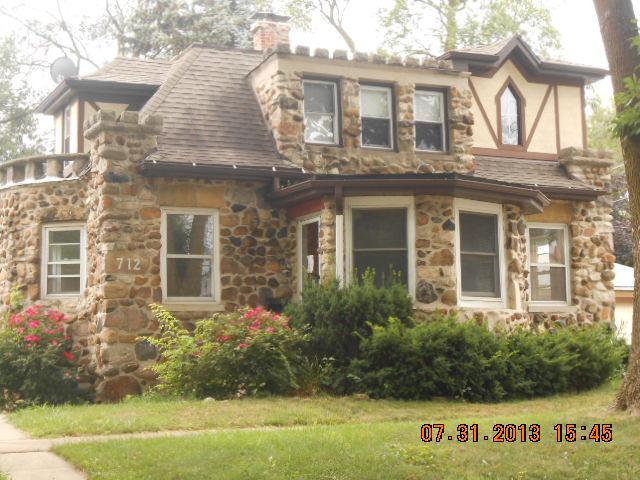 712 Bell Ave., La Grange, IL 60525