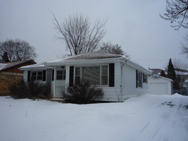 221 Brice Ave., Mundelein, IL 60060