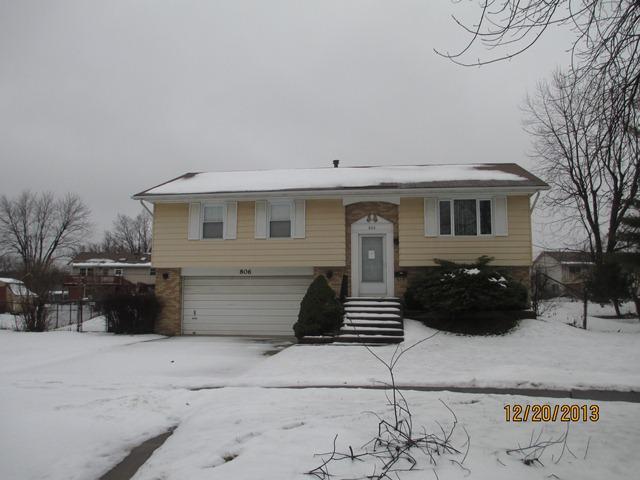 806 Robinson Ave., Streamwood, IL 60107
