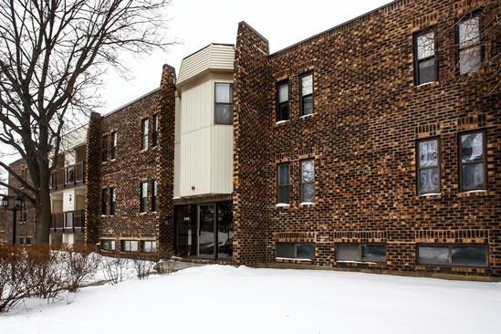 2149 Country Club Dr. #4, Woodridge, IL 60517