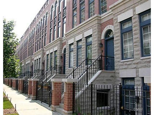 365 W Superior St. #A, Chicago, IL 60654