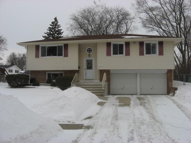 211 Wakefield Ln., Schaumburg, IL 60193