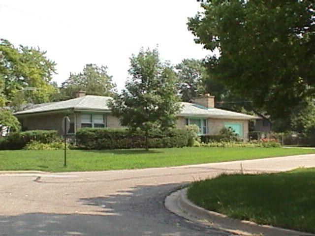 402 Division St., Geneva, IL 60134