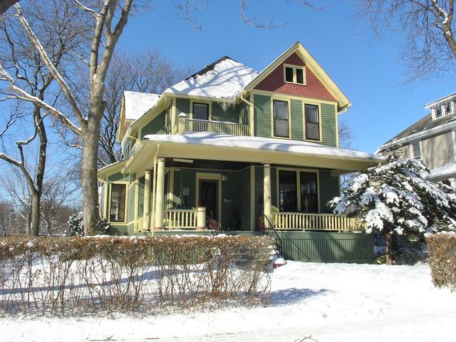 100 N Spring Ave., La Grange, IL 60525