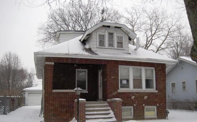 1233 Center St., Des Plaines, IL 60018