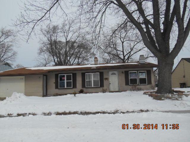22 Crestwood Dr., Streamwood, IL 60107