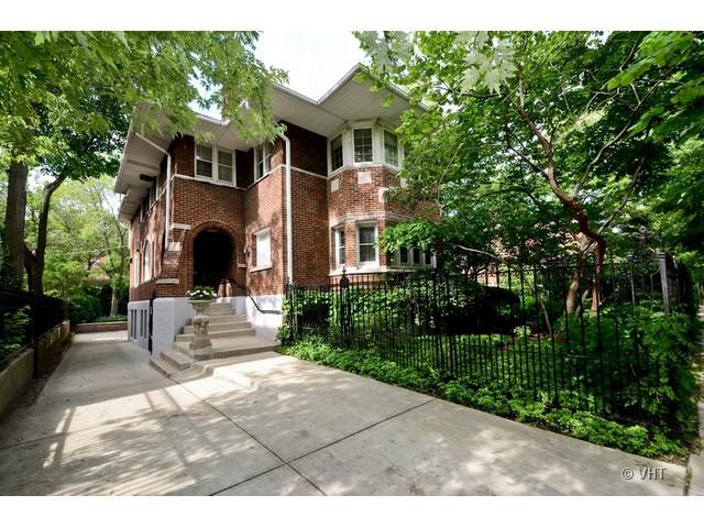 824 W Castlewood, Chicago, IL 60640
