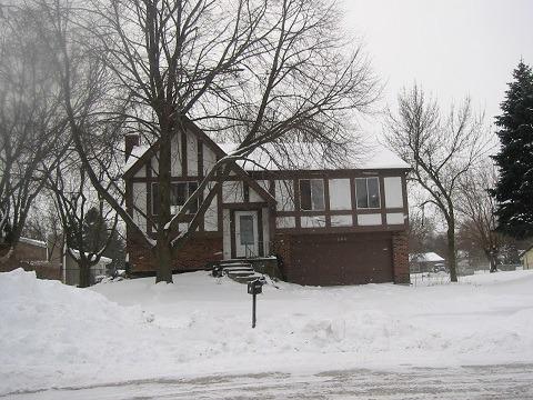 205 Chase Ct., Bolingbrook, IL 60440