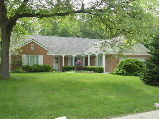 701 Woodmere Ln., Glenview, IL 60025