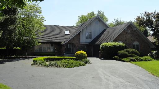 8515 Carriage Greens Dr., Darien, IL 60561