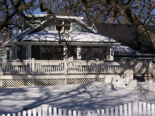 182 Hillside Ave., Grayslake, IL 60030