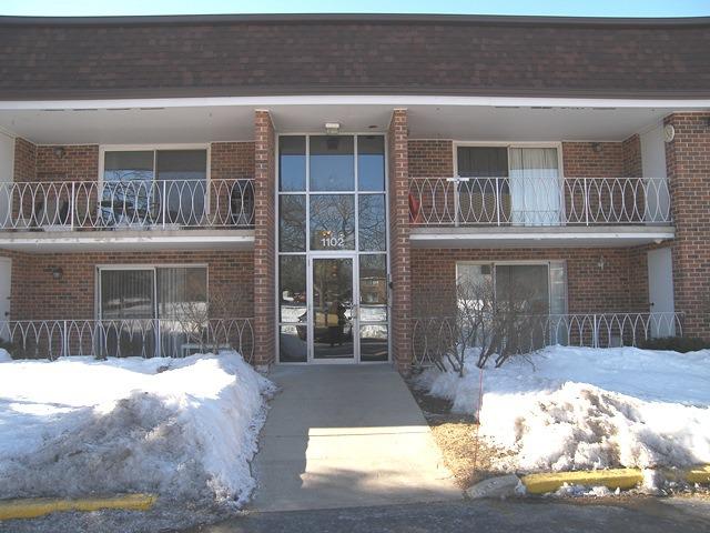 1102 Westover Ln. #1-C, Schaumburg, IL 60193