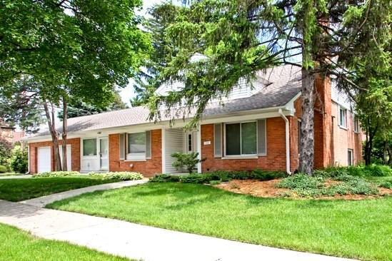 111 Stratford Rd., Des Plaines, IL 60016