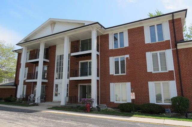 5721 Circle Dr. #302, Oak Lawn, IL 60453