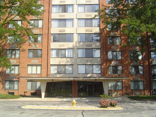 2000 St. Regis Dr. #2K, Lombard, IL 60148