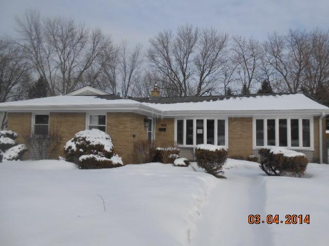 1929 N Birchwood Ln., Arlington Heights, IL 60004