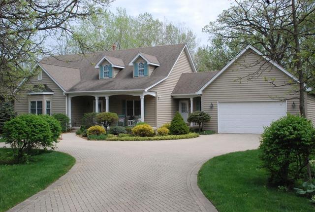 3216 Hidden Lake Dr., Woodstock, IL 60098