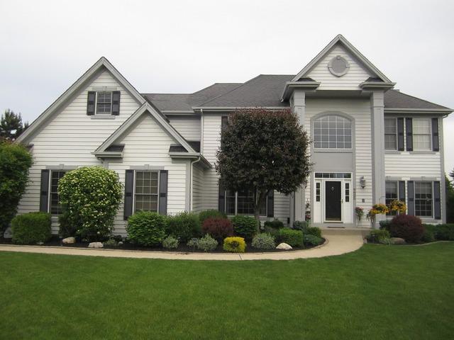 9485 Nicklaus Ln., Crystal Lake, IL 60014