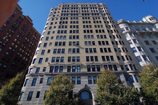 3300 N Lake Shore Dr. #16B, Chicago, IL 60657