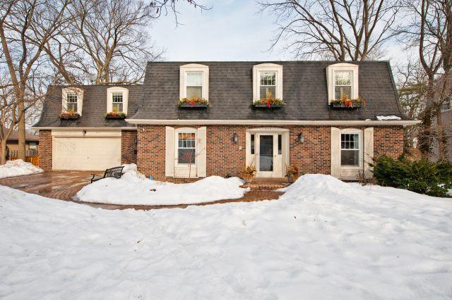 647 Carolyn Dr., Glen Ellyn, IL 60137