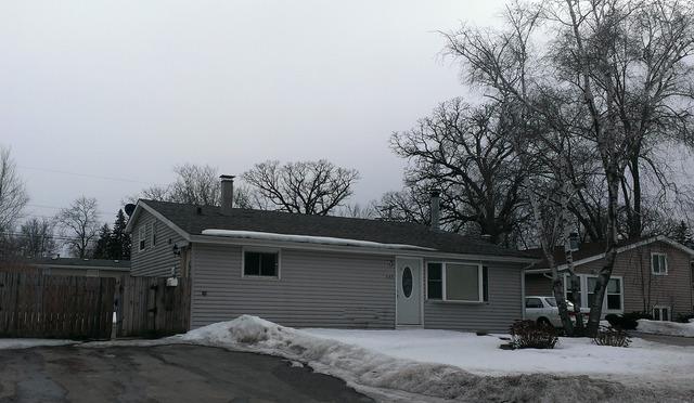 527 Apache Ave., Carpentersville, IL 60110