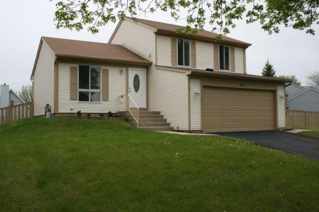 213 Iris Dr., Streamwood, IL 60107