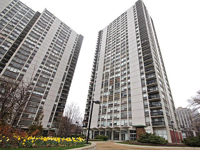 1455 N Sandburg Ter. #2204B, Chicago, IL 60610