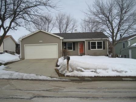 312 Somerset Dr., Streamwood, IL 60107