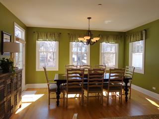 735 Meadow Ln., Libertyville, IL 60048