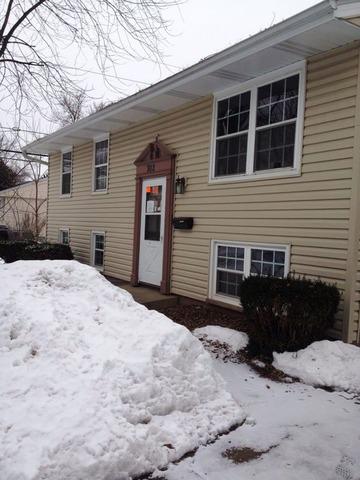 702 Surrey Dr., Streamwood, IL 60107