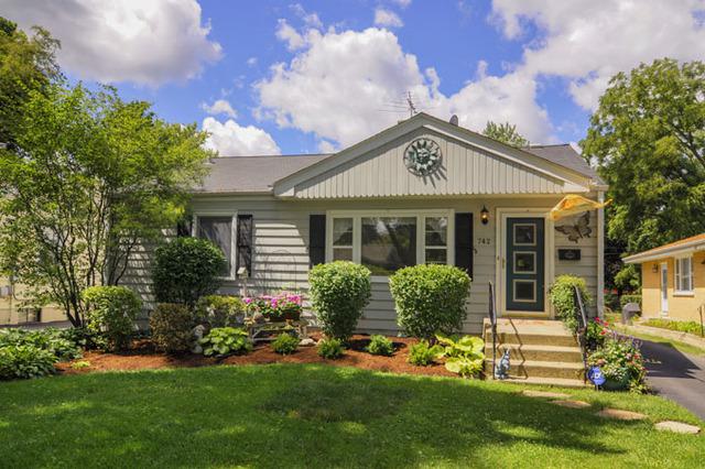 742 Pleasant Ave., Glen Ellyn, IL 60137