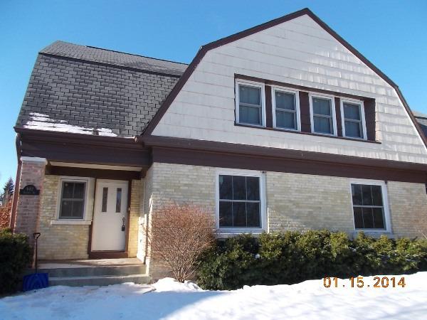 842 Lyster Rd., Highwood, IL 60040