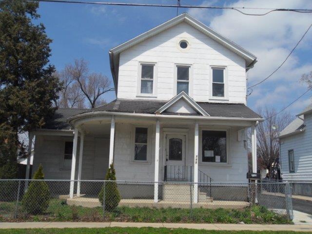 752 Front St., Aurora, IL 60505