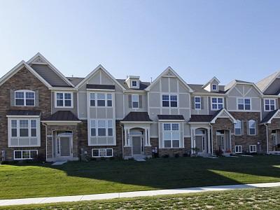 269 Bennett Dr., Carol Stream, IL 60188