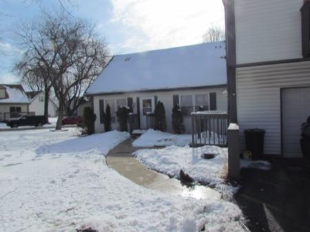 231 Calumet Ct. #A, Bolingbrook, IL 60440