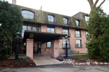 600 W Russell St. #101, Barrington, IL 60010