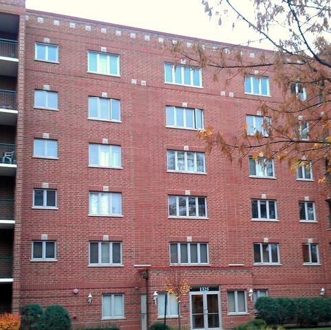 1325 Perry St. #404, Des Plaines, IL 60016