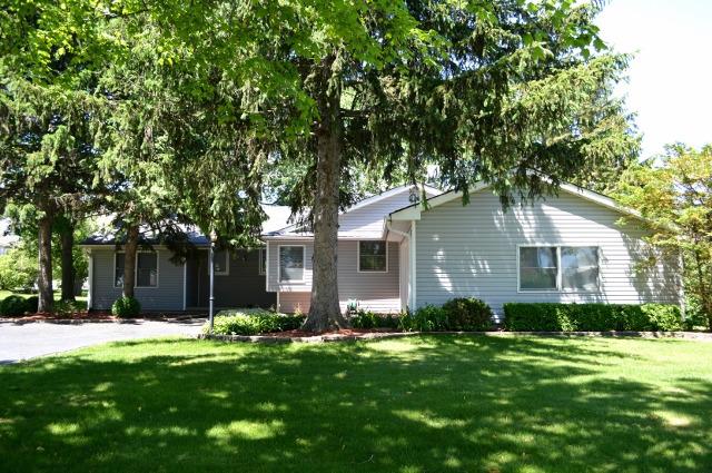 366 Hilltop Dr., North Aurora, IL 60542