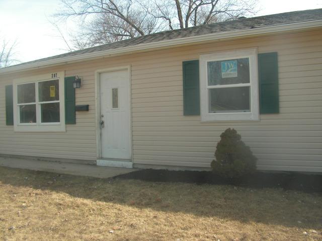 207 E Arrowhead St., North Aurora, IL 60542