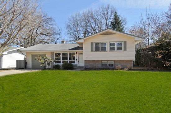 120 Springwood Dr., Naperville, IL 60540