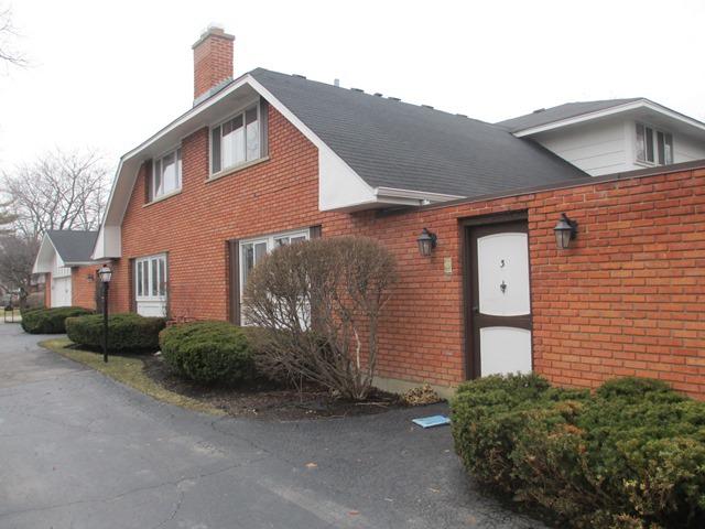 3 Donegal Ln., Rolling Meadows, IL 60008