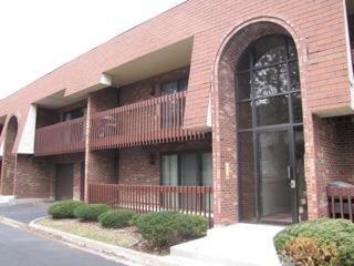 6321 Clarendon Hills Rd. #4, Willowbrook, IL 60527