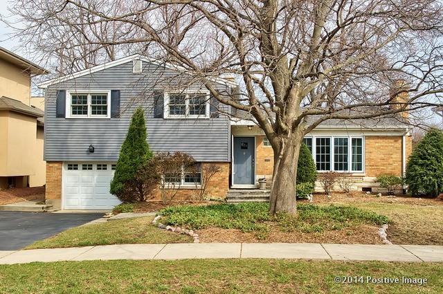 108 Byrd Ct., Clarendon Hills, IL 60514