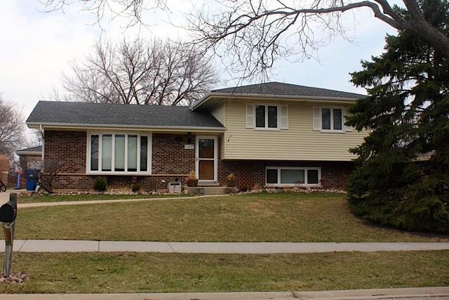 136 Lewis Ct., Schaumburg, IL 60193